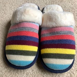 BNWT GAP slippers Women’s size Med 7-8. Super soft